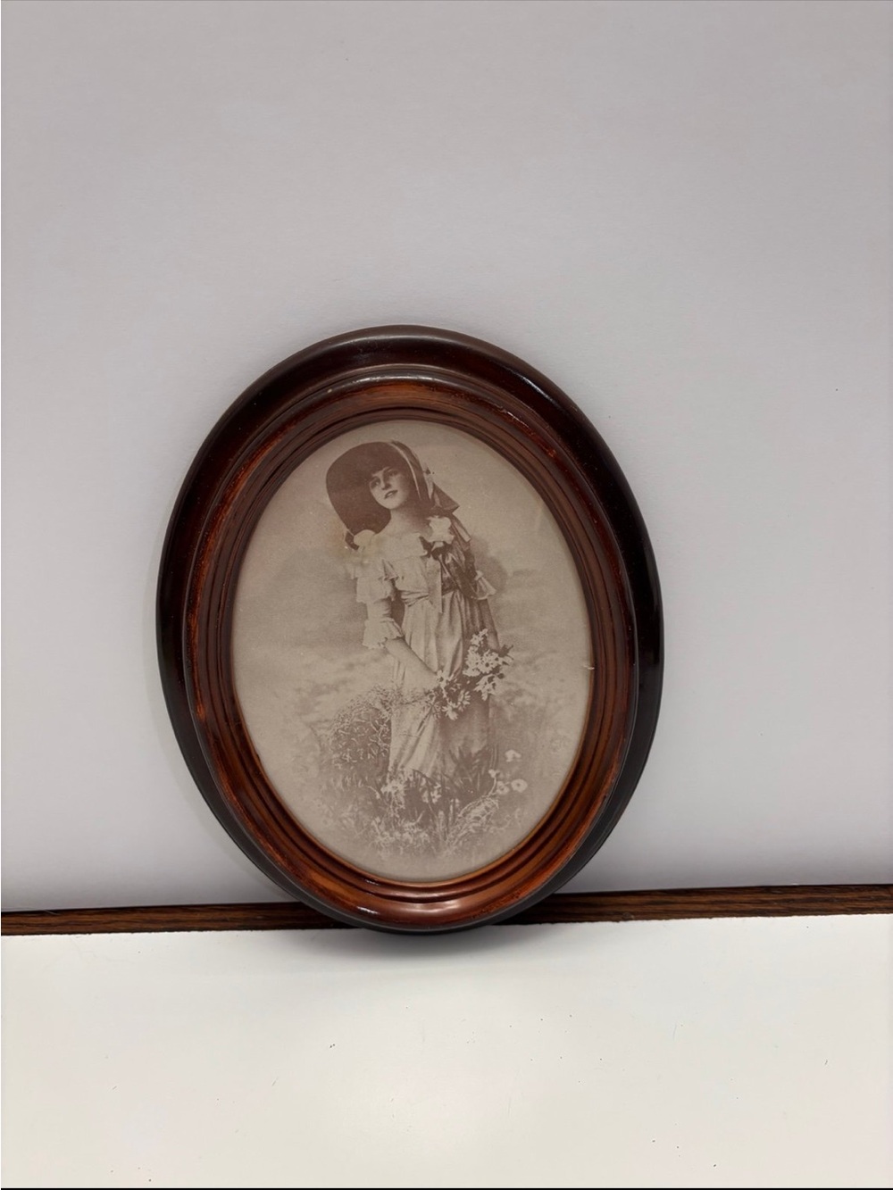 Vintage Oval Photo Frame Picture Gallery Wall lady portrait wooden frame